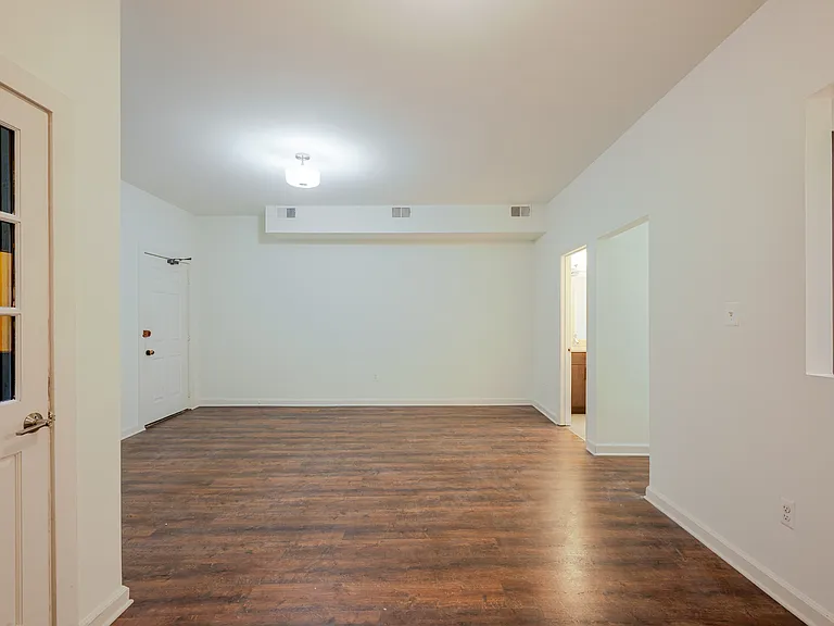 650 D St SE #2 — Photo 5