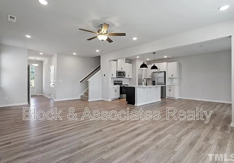 111 Umbrella Way — Photo 6