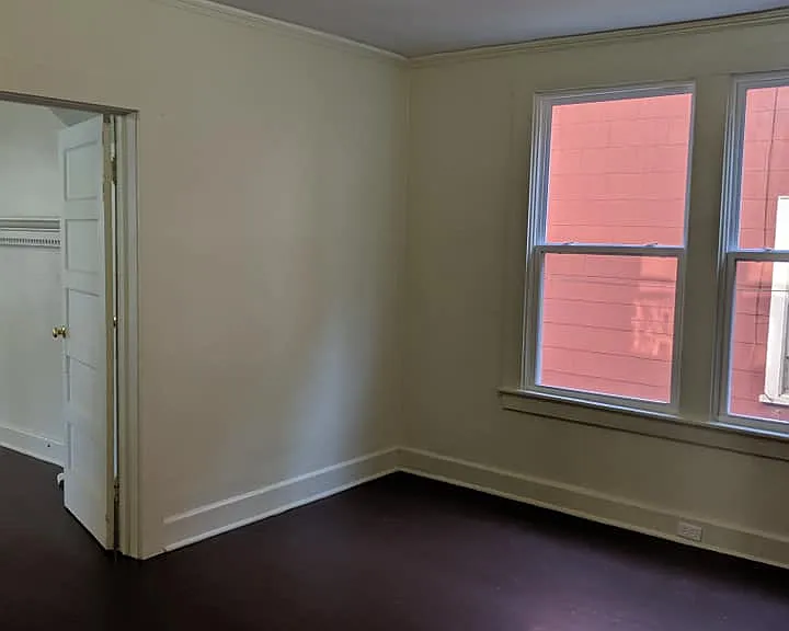 393 Watson St — Photo 2