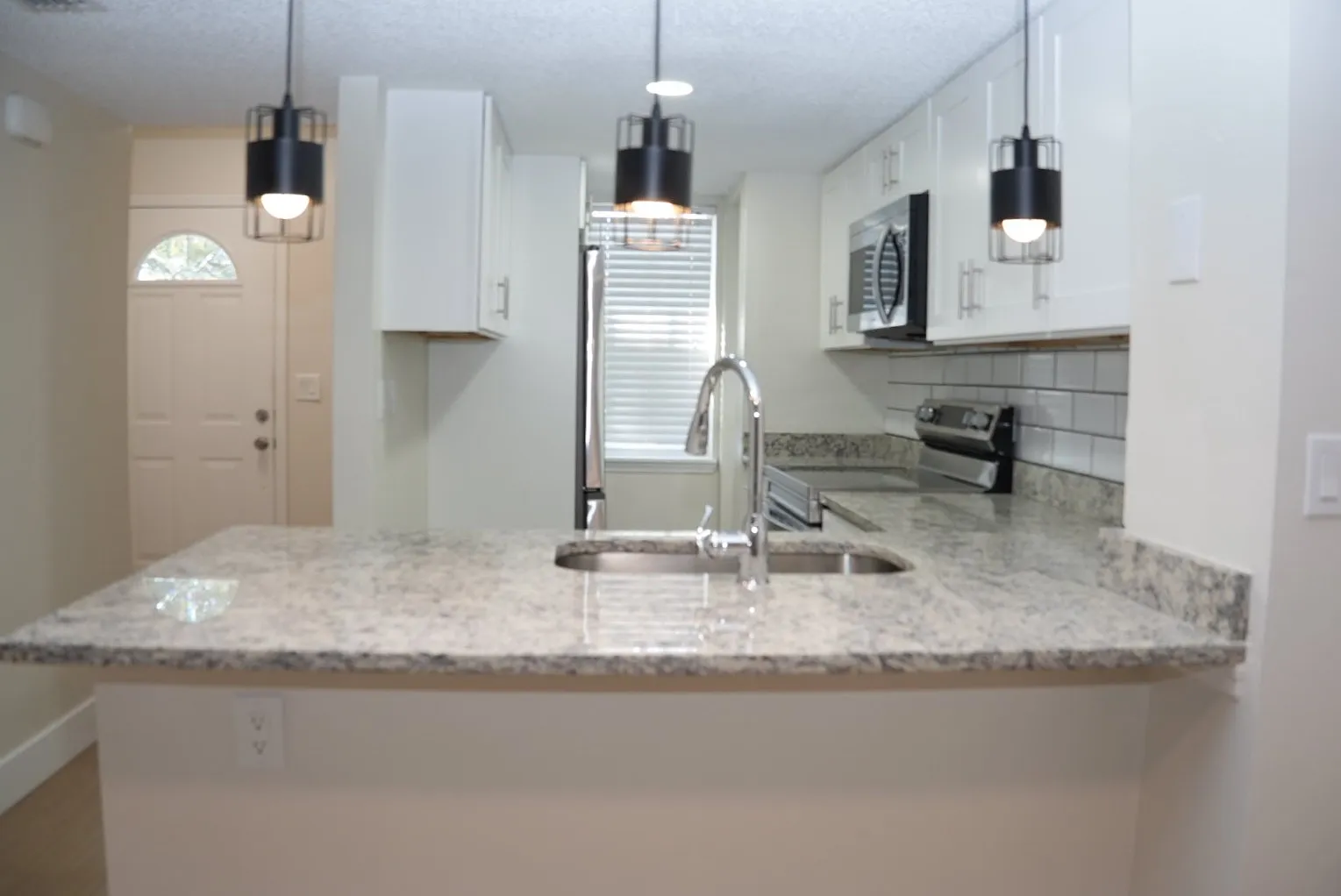 2 bed, 2.5 bath, 1110 sqft, $2,100 — Photo 4