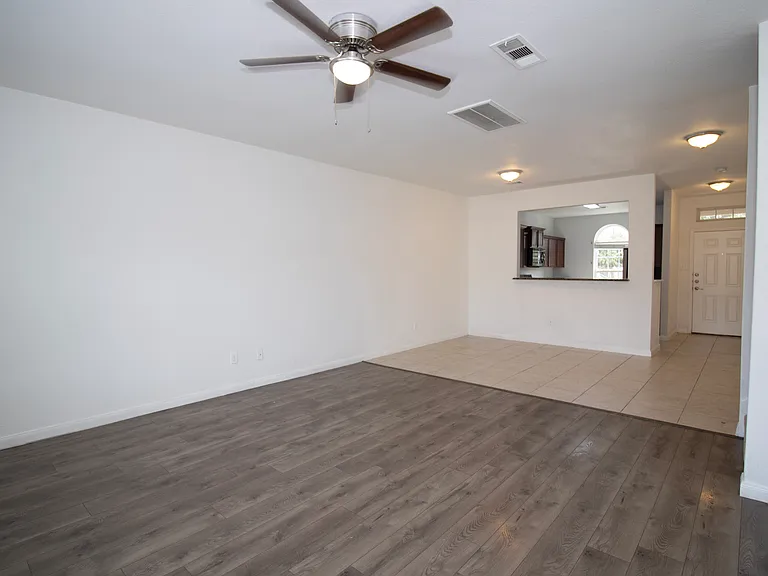 223 Magnolia Dr — Photo 4