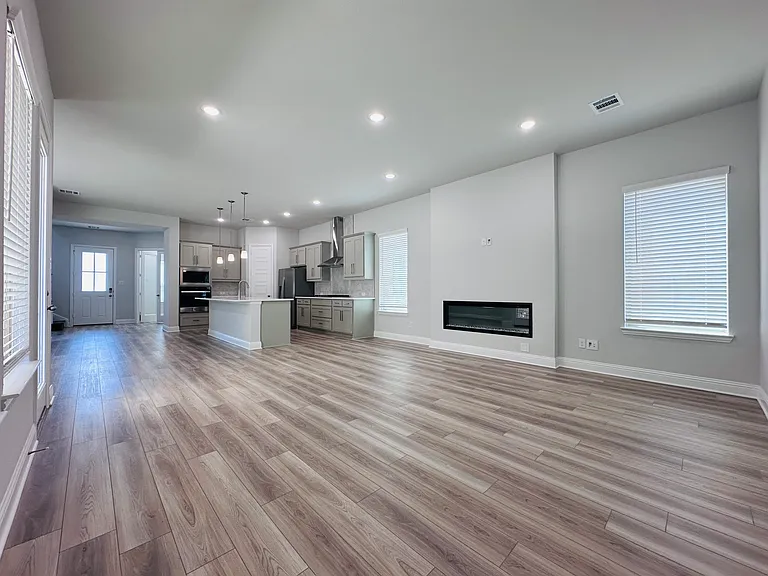 7017 Sunset Blvd — Photo 13