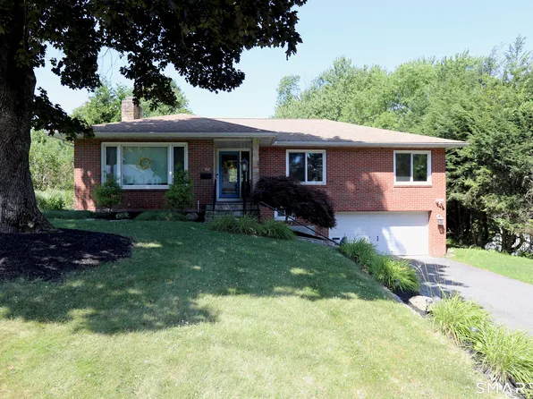 60 Ferguson Road, Manchester, CT 06040