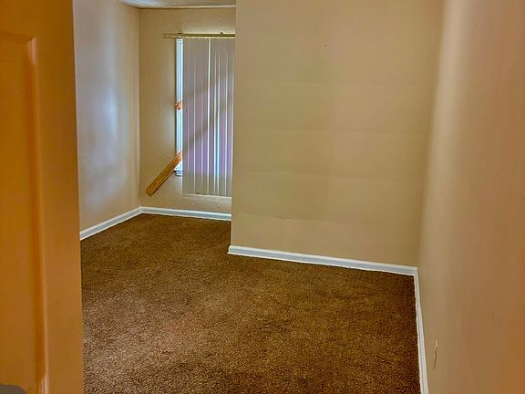 5th image of 18660 Strathmoor St