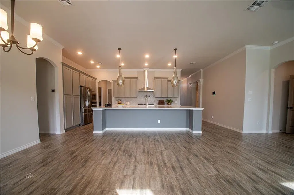 Rancho Vista Boulevard West, 7905 - 1 — Photo 2