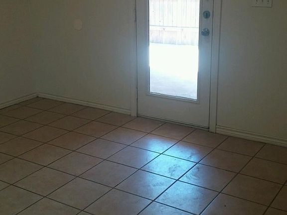 4th image of 606 N Bangor Ave APT A