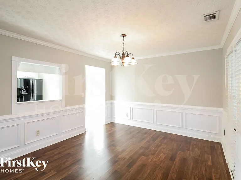 1005 Carrick Ct — Photo 5