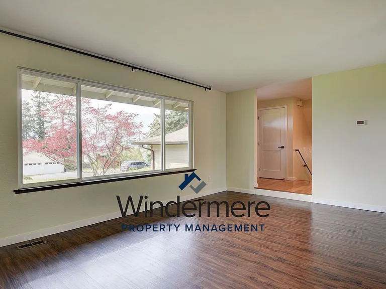 1285 Crescent Dr — Photo 8