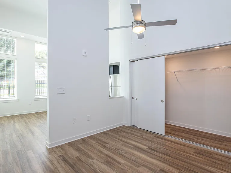 East Seventy Nine Apartments — Photo 29