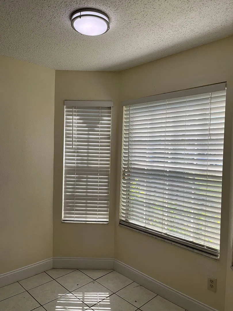 2/2.5 corner unit Townhouse in Whisper Lake — Photo 2
