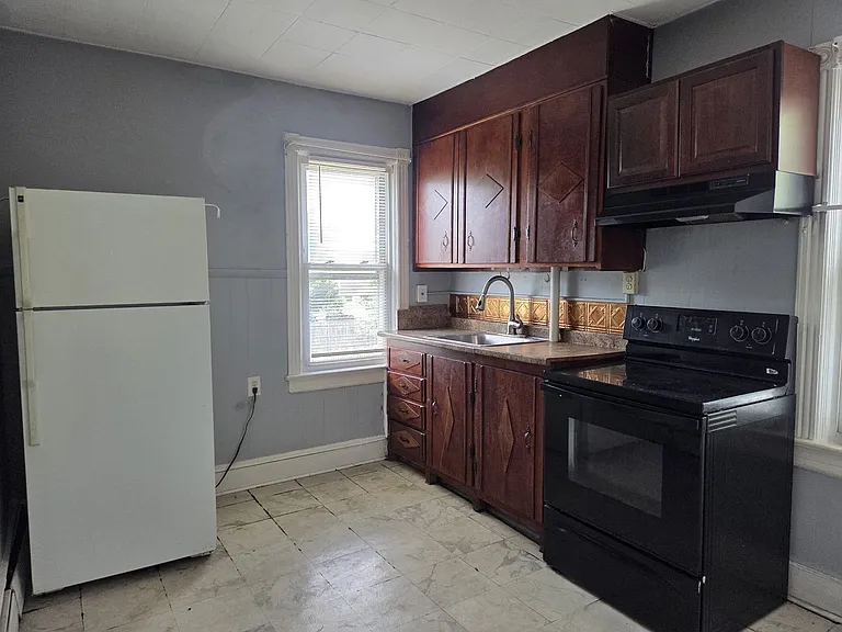 320 Cleveland Ave — Photo 1