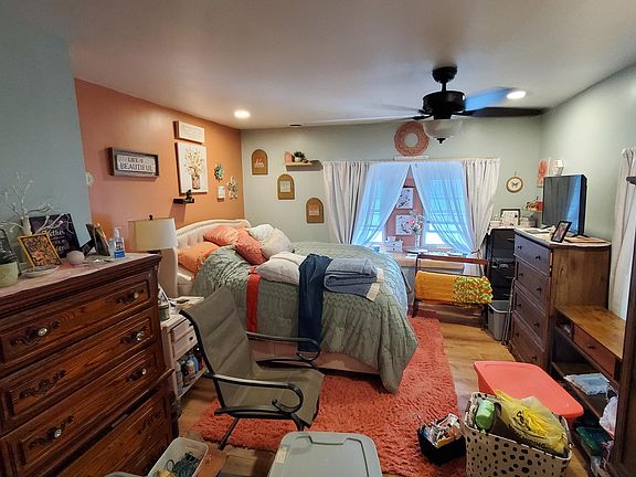 4th image of 244 Hillcrest St