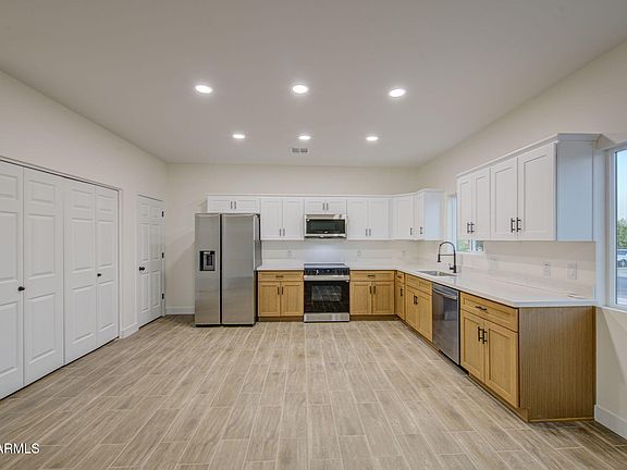 2nd image of 13608 W MARYLAND Avenue