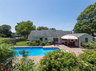 3 Hingle Pl, Coram, NY 11727