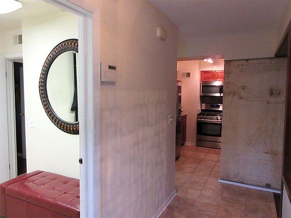 4th image of 9S110 Lake Dr APT 109