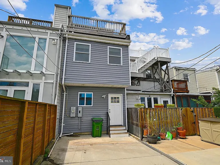 1469 Stevenson St — Photo 3