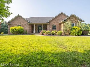 9085 N Island Dr, Flushing, MI 48433