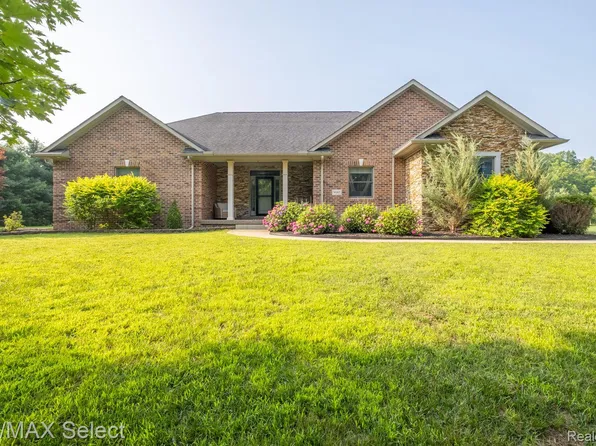 9085 N Island Dr, Flushing, MI 48433