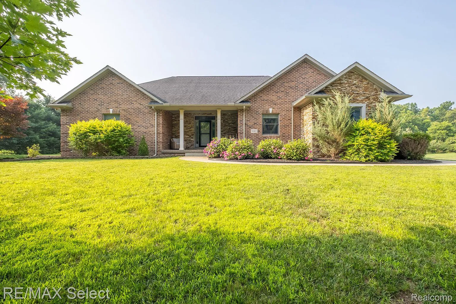 9085 N Island Dr photo 1