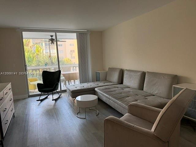 1st image of 901 NE 14th Ave APT 305