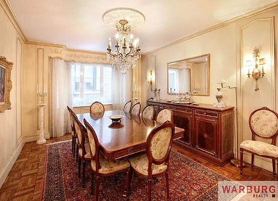 Sold by Warburg | media 9
