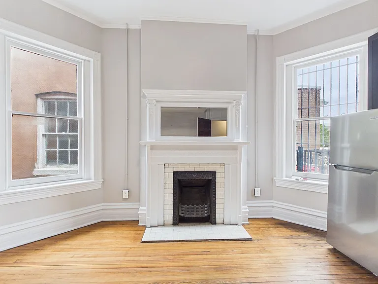 7 East Franklin — Photo 163