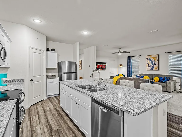 766 Camden Dr — Photo 22