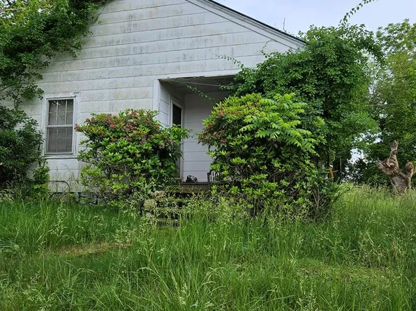 107 Leonard Ln, Galax, VA 24333