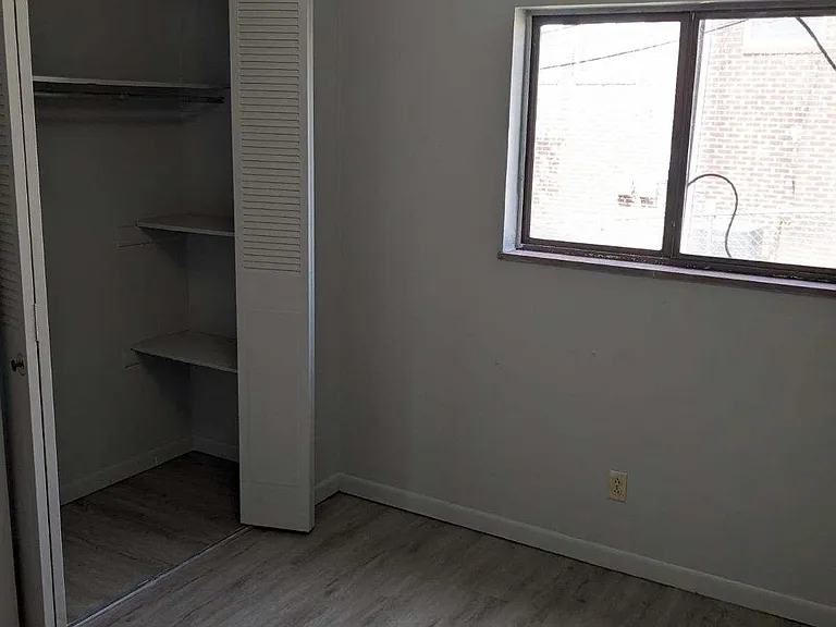 127 E 3rd North St — Photo 6