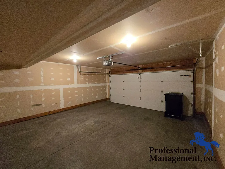2035 Lake Hills Dr — Photo 11