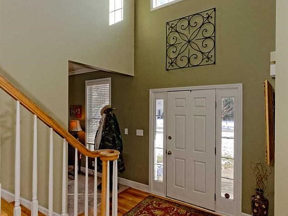 3rd image of 49 Tyler Dr