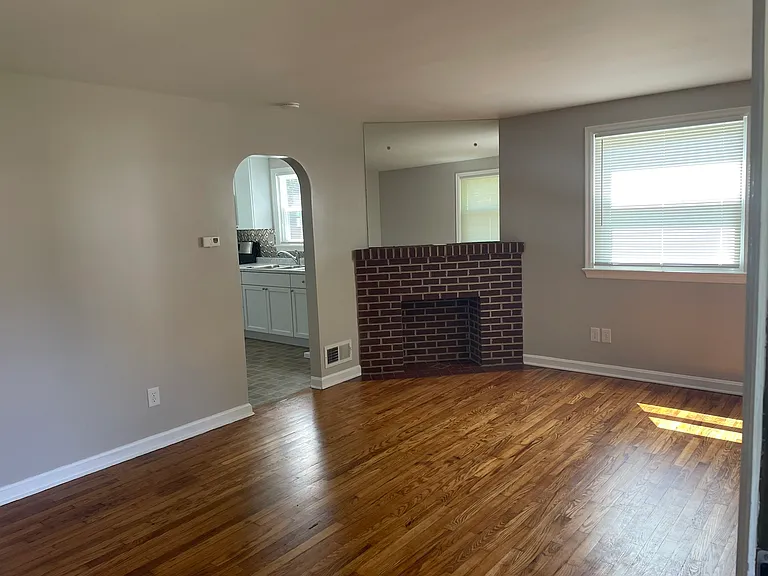 202 Elizabeth Dr — Photo 5