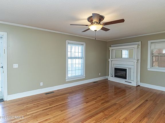 3rd image of 4983 Washington Street