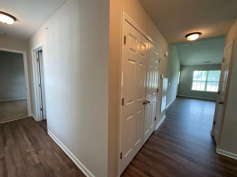 Meridian Park Apartments — Photo 233