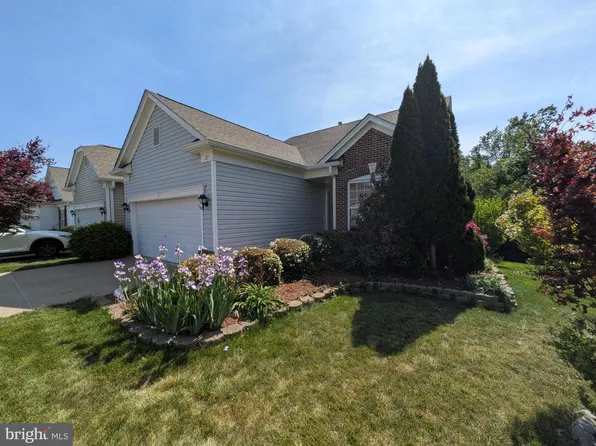 27 Hanover Ct, Fredericksburg, VA 22406