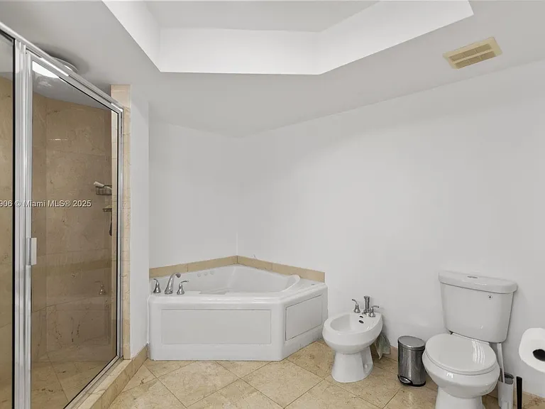 17555 Atlantic Blvd #Penthouse 7 — Photo 12