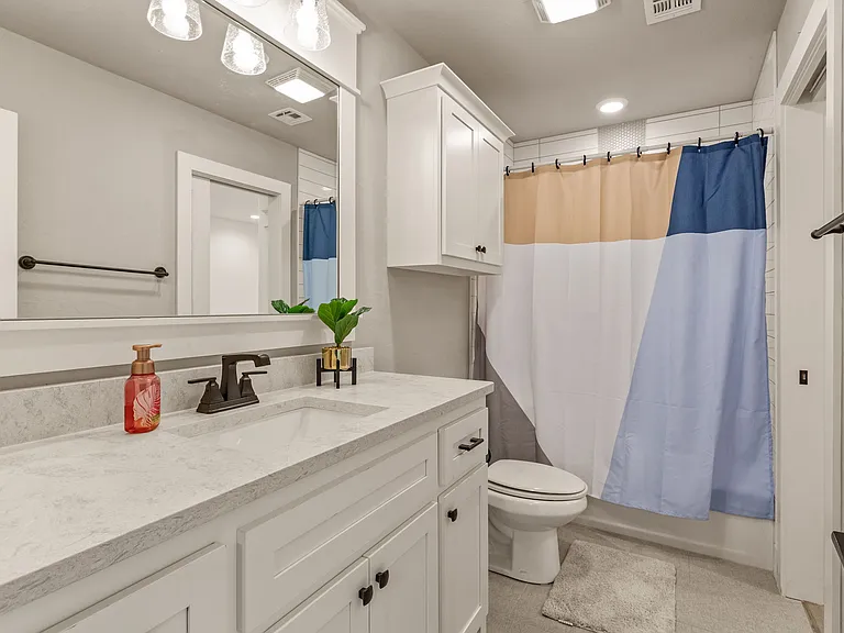 Upstairs full bathroom 1