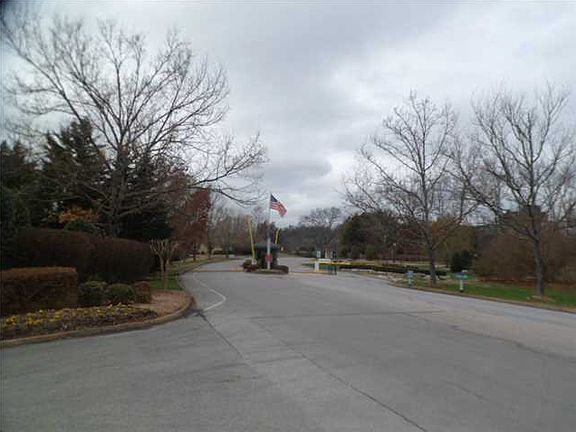 4th image of 1305 Brookgreen Ln