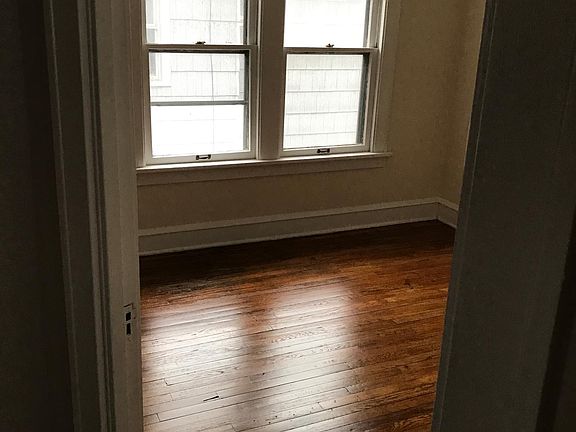 4th image of 14923 Delaware Ave