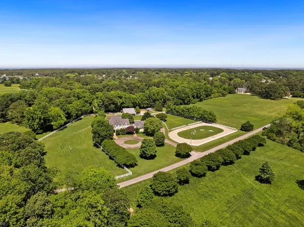 111 Creekview Ln, Hampton, VA 23669