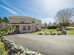 51 Peckham Ln, Middletown, RI 02842