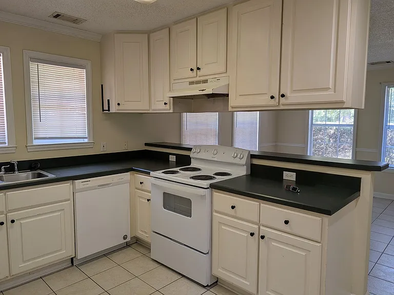 9514 Society Hill Rd — Photo 3