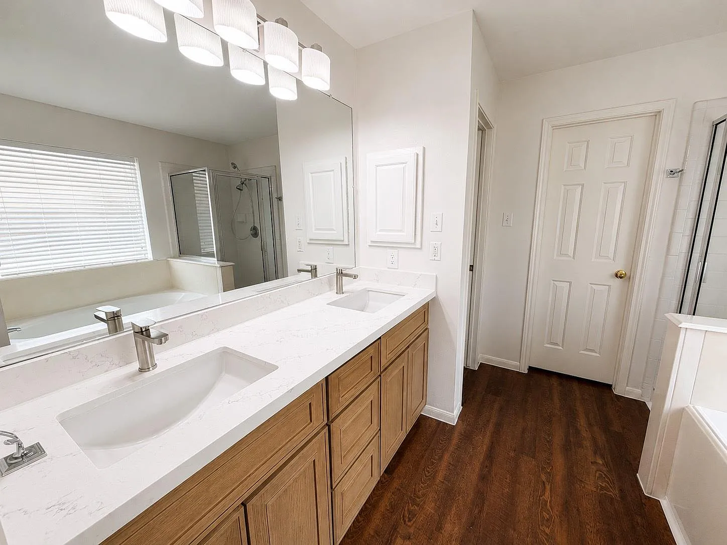 3 bed, 2.0 bath, 1868 sqft, $2,200 — Photo 4