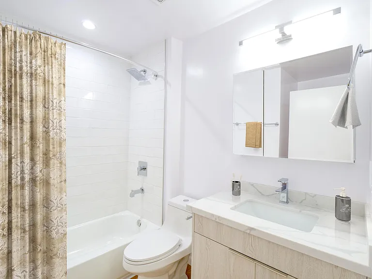 Virtually Staged 2BR2BA