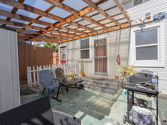 2nd image of 122-126 E San Salvador St