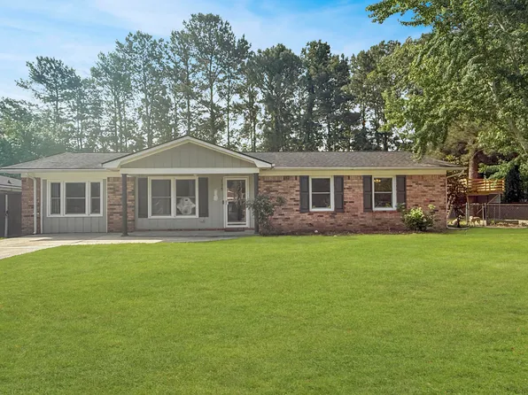 135 Mulberry Dr, Summerville, SC 29486