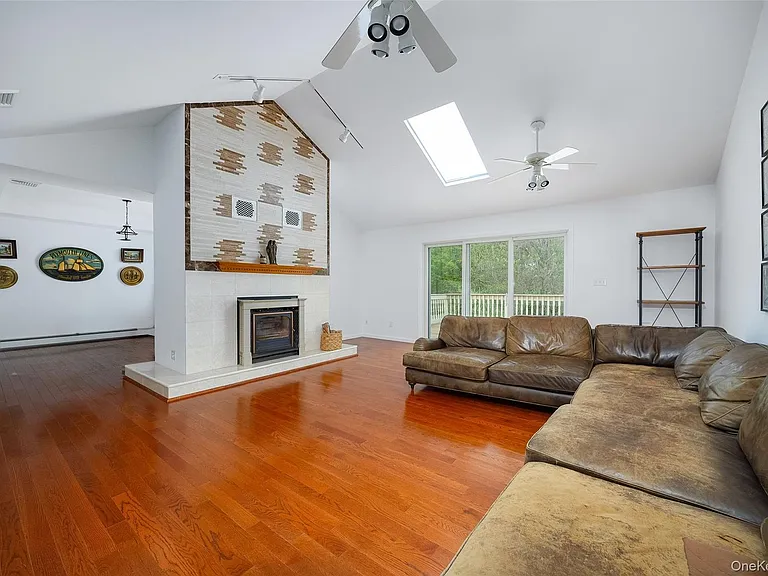 921 W Dover Rd — Photo 8