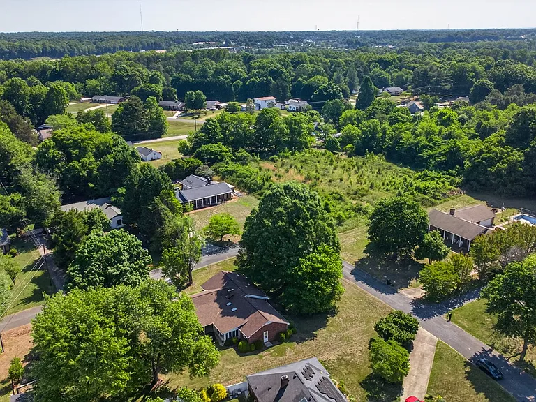 640 Summerest Ct — Photo 31