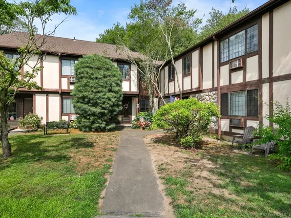 341 Foxwood Lane #341, Milford, CT 06461