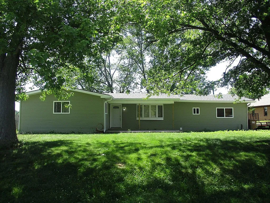 750 N Cherry St photo 1